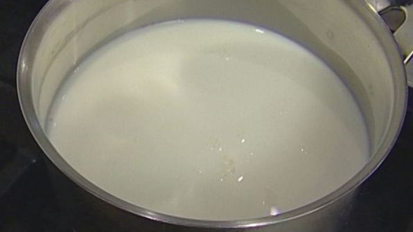 шоколадная рисовая каша с изюмом и орехами