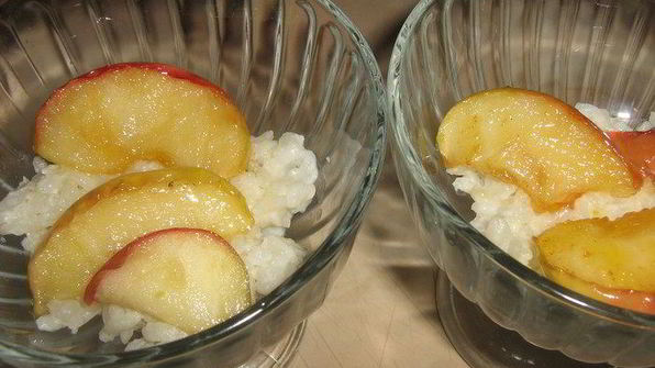 сливочная рисовая каша с яблоками