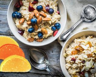 Ячневая каша на молоке для ребенка