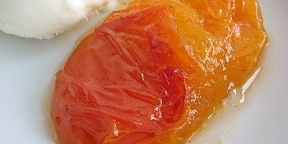 Рецепт абрикосов в ромашковом сиропе со сметанным мороженым