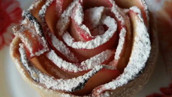 чайные розочки в слоеном тесте