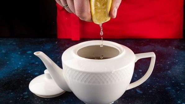 холодный летний чай с мятой и лимоном