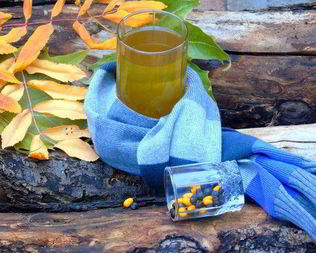 Можжевелово-облепиховый чай с изюмом