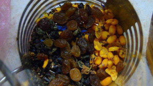 можжевелово-облепиховый чай с изюмом