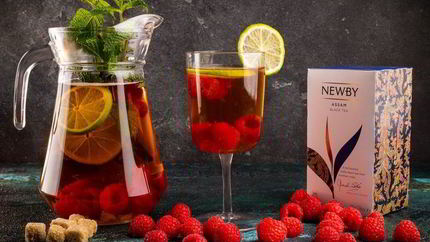 Освежающий чай с малиной