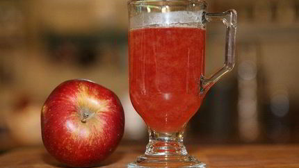 Яблочно-смородиновый чай с медом и корицей