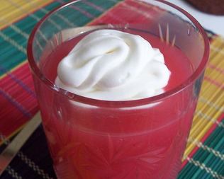 Кисель клюквенный горячий со сливками