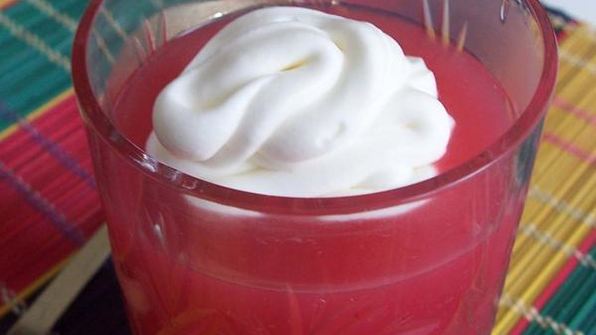 кисель клюквенный горячий со сливками