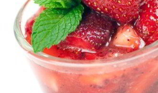 Клубнично-яблочный пунш