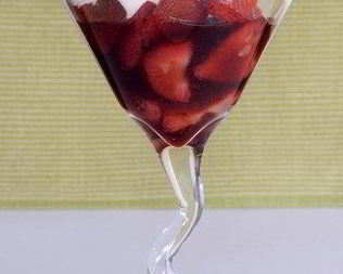 Клубника в базиликовом сиропе