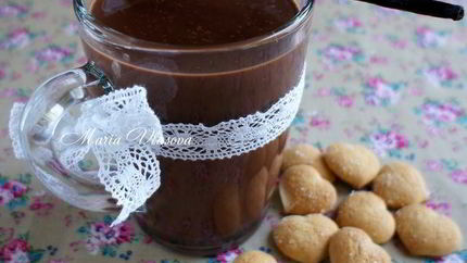 Горячий шоколад со вкусом ванили и кофе