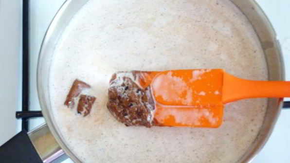 горячий шоколад со вкусом ванили и кофе