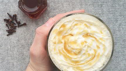 Кофе латте с гвоздикой и гречишным медом