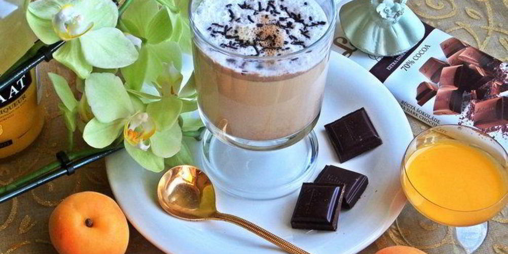 Рецепт кофе с молоком и яичным ликером