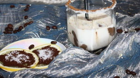 ледяной кофе в жаркий день