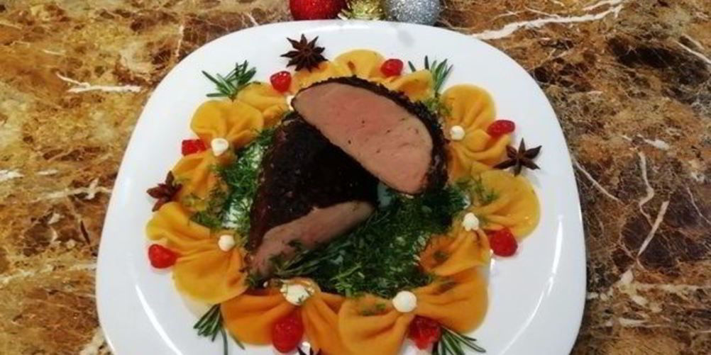 Рецепт свиной вырезки в кофейной панировке с пастой