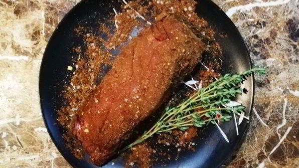 свиная вырезка в кофейной панировке с пастой