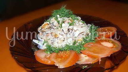 Коктейль морской в сметане с луком