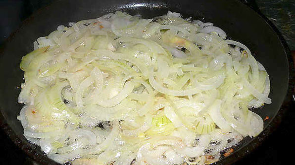 коктейль морской в сметане с луком