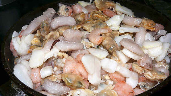 коктейль морской в сметане с луком