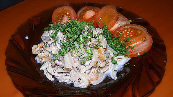 коктейль морской в сметане с луком