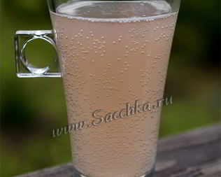 Квас из ревеня