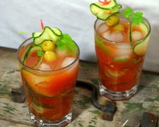 Летний томатно-огуречный коктейль