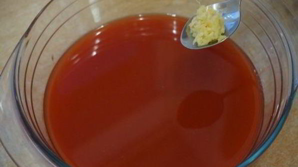 летний томатно-огуречный коктейль