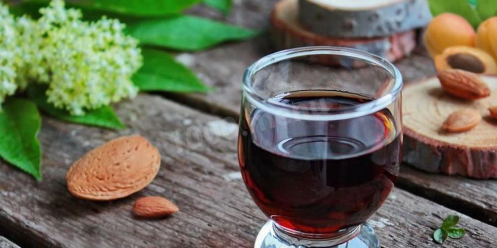 Рецепт ликера амаретто с миндалем и абрикосовыми косточками