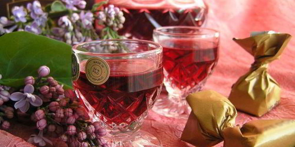 Рецепт малинового ликера с ванилью