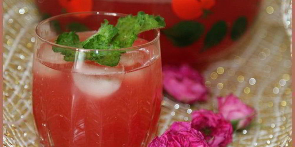 Рецепт легкого освежающего лимонада из чайной розы и мяты