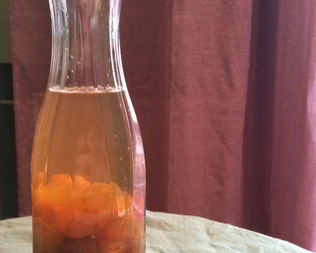 Лимонад из алычи с тимьяном и шалфеем