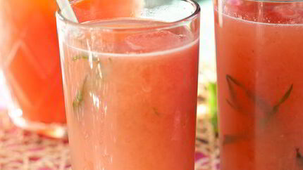 Лимонад из грейпфрута и тархуна