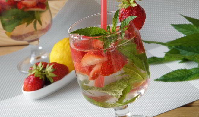 Клубничный мохито безалкогольный