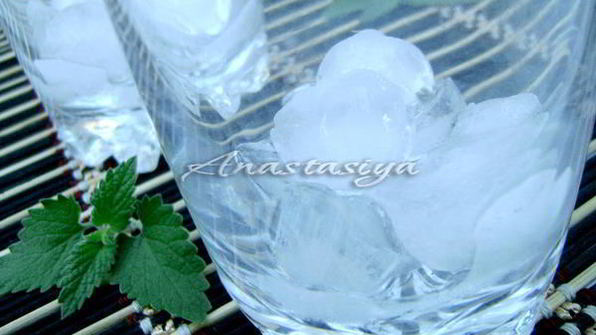 охлаждающий напиток с мятой и лимоном