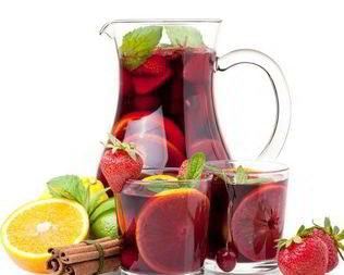 Пунш со сливовым вином и ананасом