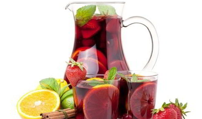 Пунш со сливовым вином и ананасом