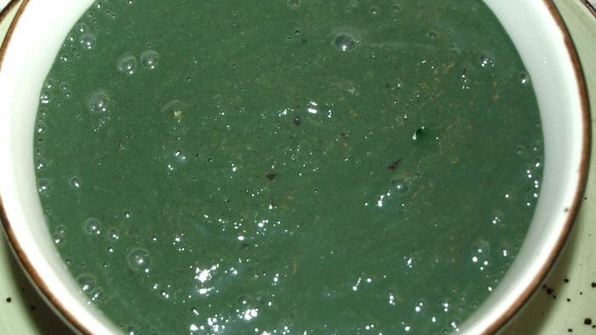 фруктовый смузи-боул со спирулиной