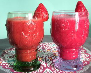 Клубнично-брусничный смузи