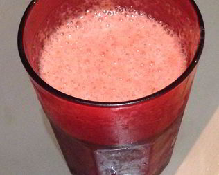 Освежающий клубничный смузи