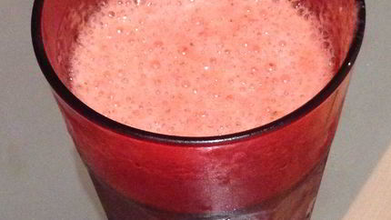 Освежающий клубничный смузи