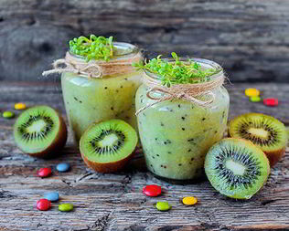 Пшенный смузи из киви и сельдерея