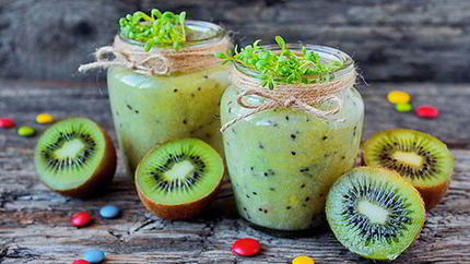 Пшенный смузи из киви и сельдерея