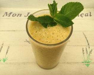 Смузи из ананаса с ревенем