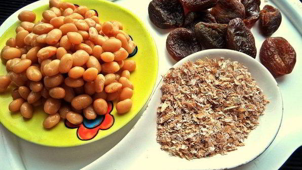 смузи с курагой, фасолью и отрубями