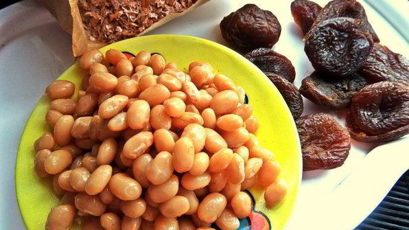 смузи с курагой, фасолью и отрубями