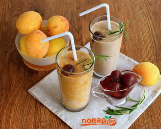 Смузи с тархуном и клубникой