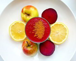 Свекольный смузи с яблоком и лимоном