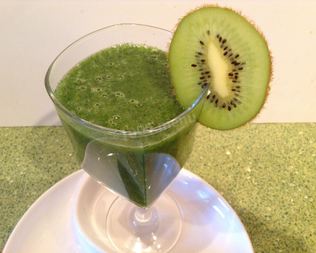 Зеленый смузи с киви и медом