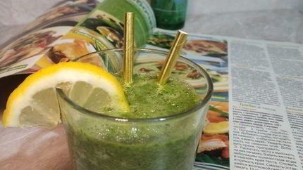 Зеленый утренний смузи с капустой кейл